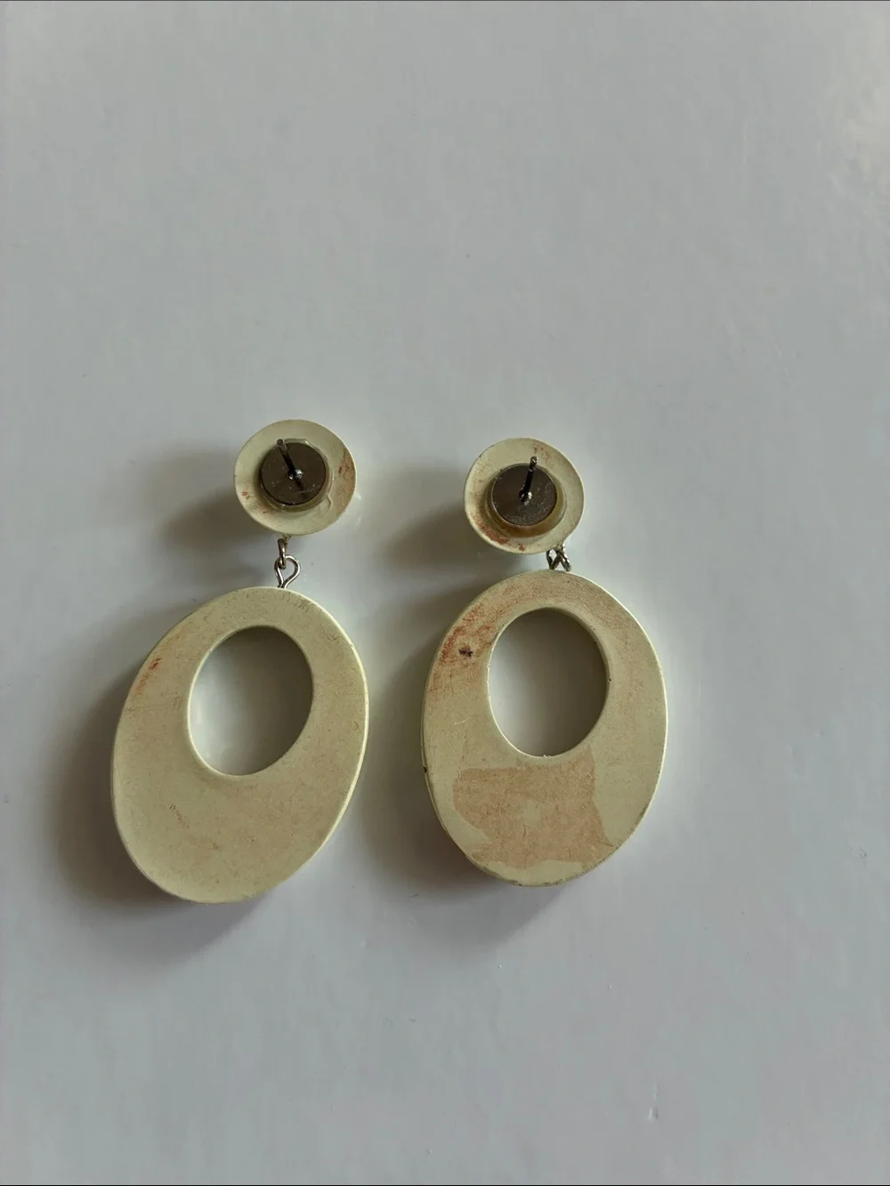 Vintage 1980-90’s Cream Oval Drop Earrings with Red and Brown Motif
